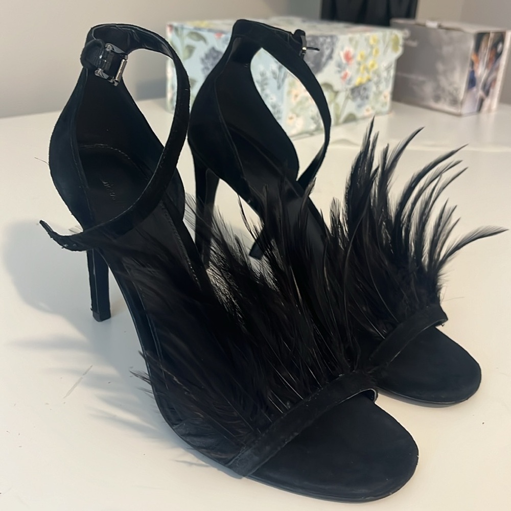 Black feather Michael Khors heels size 8.5